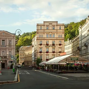 Ruze **** Karlovy Vary