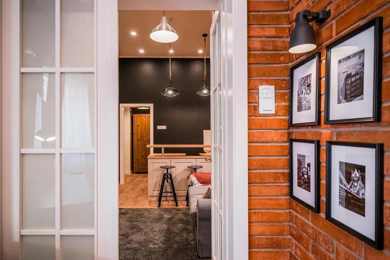 Revelton Studios KLV Apart-hotel